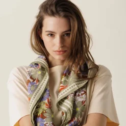 Apaches Big Foulard Latika Bouquet - Macadamia