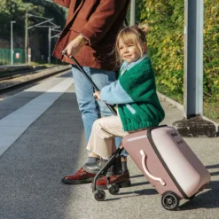 BÉABA Valise avec Assise de Voyage MICRO Luggage Eazy - Guimauve Sorbet