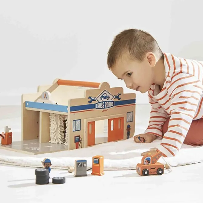 Janod Garage en Bois Ville - Cross Roads