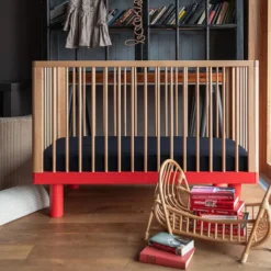 Karl & Fric Lit Bébé Evolutif Nox Bois Naturel et Rouge - 60 x 120 cm