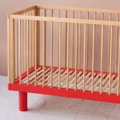 Karl & Fric Lit Bébé Evolutif Nox Bois Naturel et Rouge - 60 x 120 cm