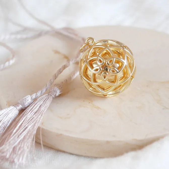 Pleine Lune Bola de Grossesse Rose de Vénus - Or Cordon Biscuit