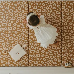 Tapilou Tapis de Jeu Réversible Tapilou x Atelier Wagram - Coeur / Léopard
