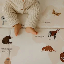 Tapilou Tapis de Jeu Réversible Tapilou x BABYATOUTPRIX - Carte du Monde / Dinosaures
