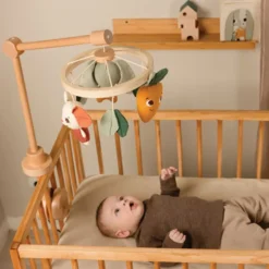 Tiny Love Mobile en Bois - Garden of Adventures