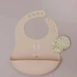 Trixie Baby Lot de 2 Bavoirs en Silicone - Mrs. Rabbit
